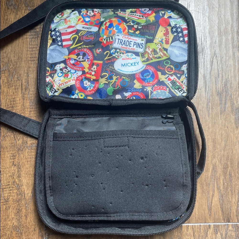 Disney Parks 25th Anniversary Pin Trading Mickey Mouse Small Pin Bag 2025 - Picture 4 of 6